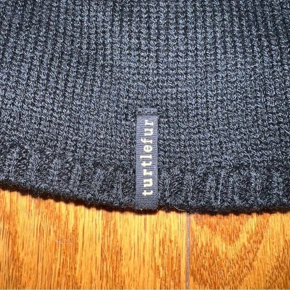 Turtle Fur Black Pom-Pom Fleece Lined Wool Beanie Hat With White Stripe One Size - Picture 7 of 8